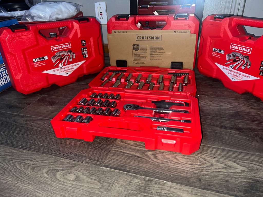 CMMT45161
Juego de herramientas mecánicas CRAFTSMAN® estándar (SAE) y métricas con estuche (61 piezas)